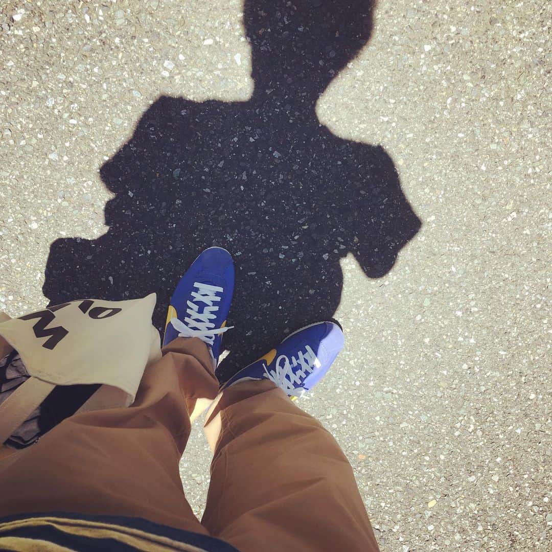 浅田信一さんのインスタグラム写真 - (浅田信一Instagram)「🌞🌞🌞 最高の天気。足元はカセットウォークマンを聴きながら歩きたくなる80sスニーカー。・ ・ #nikenyloncortez  #nikecortez #ucla #モリワキカラー」6月17日 11時52分 - asada_shinichi