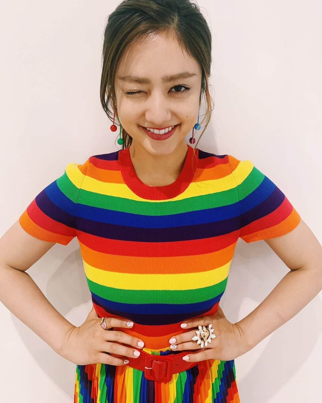 谷まりあさんのインスタグラム写真 - (谷まりあInstagram)「スタジオは全身レインボーにしました😍🌈🌈🌈とってもかわいい衣装でした😍今日からまた1週間頑張りましょうね🥰🌈 #tops#skirt→#MichaelKors @michaelkors #shoes→ #christianlouboutin @louboutinworld #earring→#LAttitude @lattitude_official #ring→#swarovski @swarovski」6月17日 12時00分 - mariaaaa728