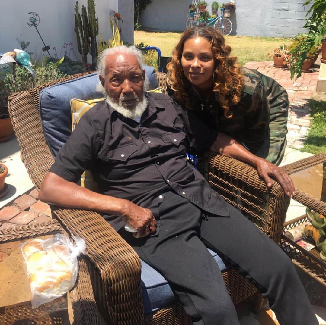 エヴァ・マルセルさんのインスタグラム写真 - (エヴァ・マルセルInstagram)「Happy Fathers Day to my 2 Hero’s, my Daddy and Granddaddy🌻」6月17日 12時07分 - evamarcille