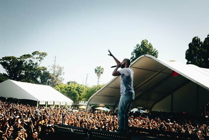 コモンさんのインスタグラム写真 - (コモンInstagram)「Great time performing at Smoking Grooves in Long Beach getting to do my new song HER Love with the great @DanielCaesar. 📸 by @SadeCJoseph.」6月17日 12時16分 - common