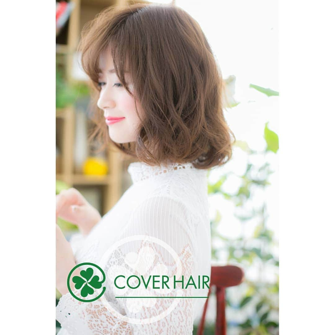 浦和の美容室、美容院｜COVER HAIRカバーヘアーさんのインスタグラム写真 - (浦和の美容室、美容院｜COVER HAIRカバーヘアーInstagram)「『斜めバングｘくせ毛風カールのエレガンス大人ボブ』 ・ カバーヘアー COVER HAIR bliss 川口東口SOGO店 ・ 川口駅東口徒歩30秒 埼玉県川口市栄町3-5-1 川口駅東口SOGO 3F TEL:048-229-2901 ・ http://www.cover-s.jp/kawaguchi/ ・ Styling coverhair group COVER HAIR bliss 川口東口SOGO店 成田 圭美 @t_a_m_astyle ・ Produce by Tanimoto kazunori @lupin_1969 @kazu_tanimoto ・ 大宮・浦和を中心に #美容室 #美容院 を10店舗展開するカバーヘアー ・ 川口の美容院・美容室なら #川口美容室bliss川口東口SOGO店 #川口美容院bliss川口東口SOGO店 ・ 私たちは #ヘアスタイル を通してお客様の毎日の幸せを【COVER】する存在でありたい。 ・ あなたの好みに合わせてスタイルを選べる #ヘアカタ ・ #ミディアム から #ロング までOK！ #ゆるふわパーマ がかわいい♪ ・ やっぱり #ボブ がかわいい♪ #ボブヘアスタイル ☺ ・ 外国人風♪ランダム #ふんわりカール で大人可愛い #ショートヘア ☺ ・ #カット はお客様のライフスタイルに合わせた再現性の高いデザインを大切にしています☺✂ ・ #ゆるふわ感 #リッジ感 #ボリューム感 など、様々な質感の #パーマ が選べます☺ ・ 乾かすだけで“簡単にキマル”“パサつき知らず”“驚きの艶”を叶える #デジタルパーマ ☺ ・ #縮毛矯正 でトリートメントみたいな #ストレート を実現☺ ・ #アプリエカラー でダブルカラーをしなくても外国人のような透明感のある髪の毛が手に入ります☺ #アプリエ ・ #アディクシーカラー はこのカラーでしか出せない色味をたっぷり存分に味わうことができます☺ #アディクシー ・ #美容室求人 #美容院求人 一緒に働ける仲間を募集しています☺ ・ #美容師募集 社保完備で高待遇。人気サロンなので新規のお客様も多数来店☺ ・ #スタイリスト募集 「このサロンのスタッフでよかった！」周りに自慢したくなる環境です☺ ・ #アシスタント募集 成長する自分を楽しみながら、がんばれる。自分のサロンが大好きになる☺ ・ クーポンはこちら⇒http://www.cover-s.jp/kawaguchi/campaign/」6月17日 12時19分 - coverhair