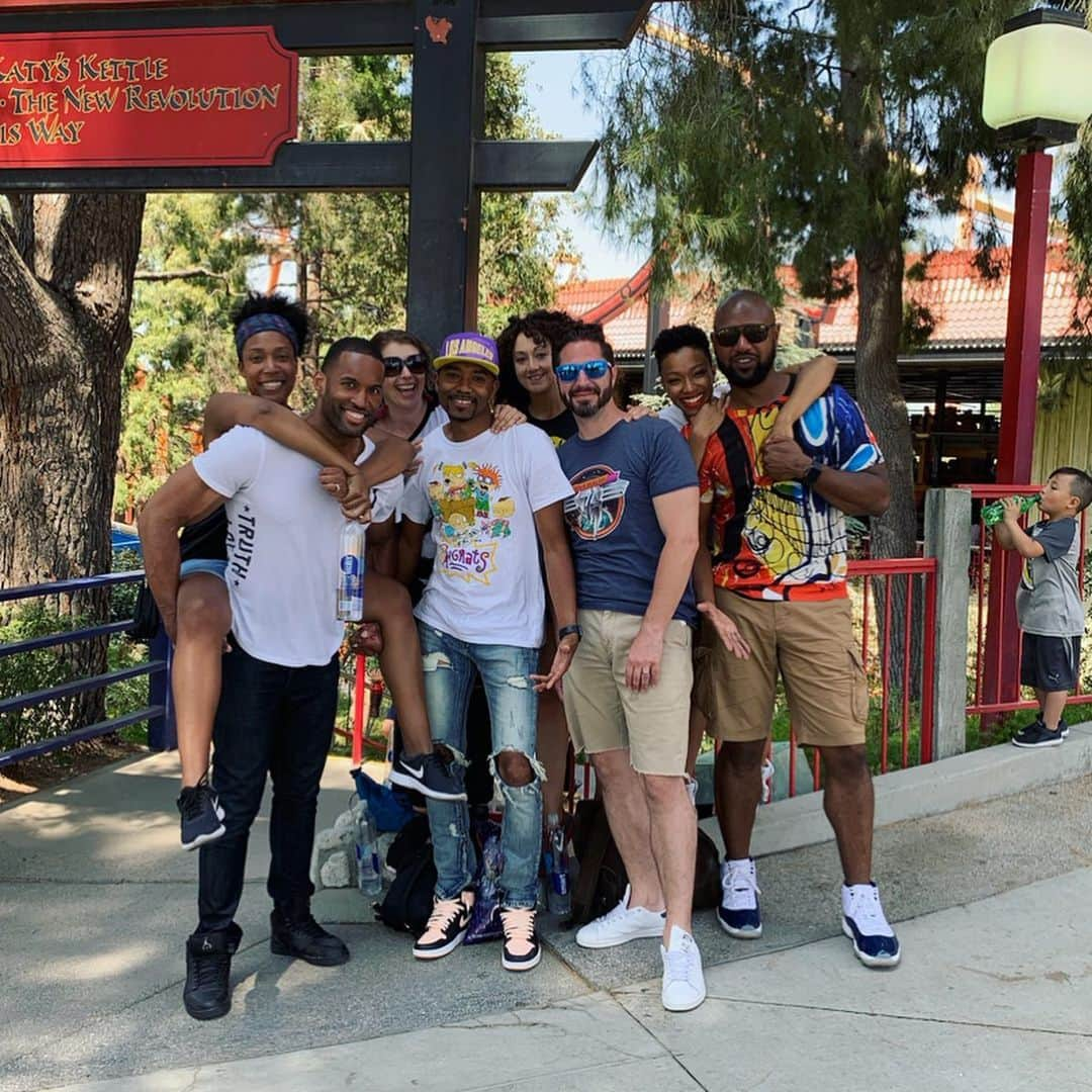 ソネクア・マーティン＝グリーンさんのインスタグラム写真 - (ソネクア・マーティン＝グリーンInstagram)「Also, Kenric wanted to go to Six Flags for Father’s Day, it was So. Much. FUN! In the days leading up and on the day he was giddy, the rest of us were...concerned. Haha! (Check out @lock8109 ‘s face in the first pic and SWIPE to see Kenric cheezin while Maria and Damean look not so sure before they rode Dive Devil, LOL.) It’s a whole new day in your thirties on a roller coaster than in your teenage years man! #rudeawakening Thankfully Kenric came THRU and had ordered motion sickness patches for us, they set us up right, lol. Our inner children came out to PLAY! We doubled up too and celebrated @lsaintvic for his birthday, he had a two-for-one. Happy Belated brother! And Happy Father’s Day to you and @dameaneaster and to my baby, and to all you fathers out there! #happyfathersday #sixflagsmagicmountain #weconqueredit #celebrationoflife  P.S. My bad for cutting you off baby after Lawrence’s bday song, it was Flag Day too. 😄」6月17日 12時23分 - therealsonequa