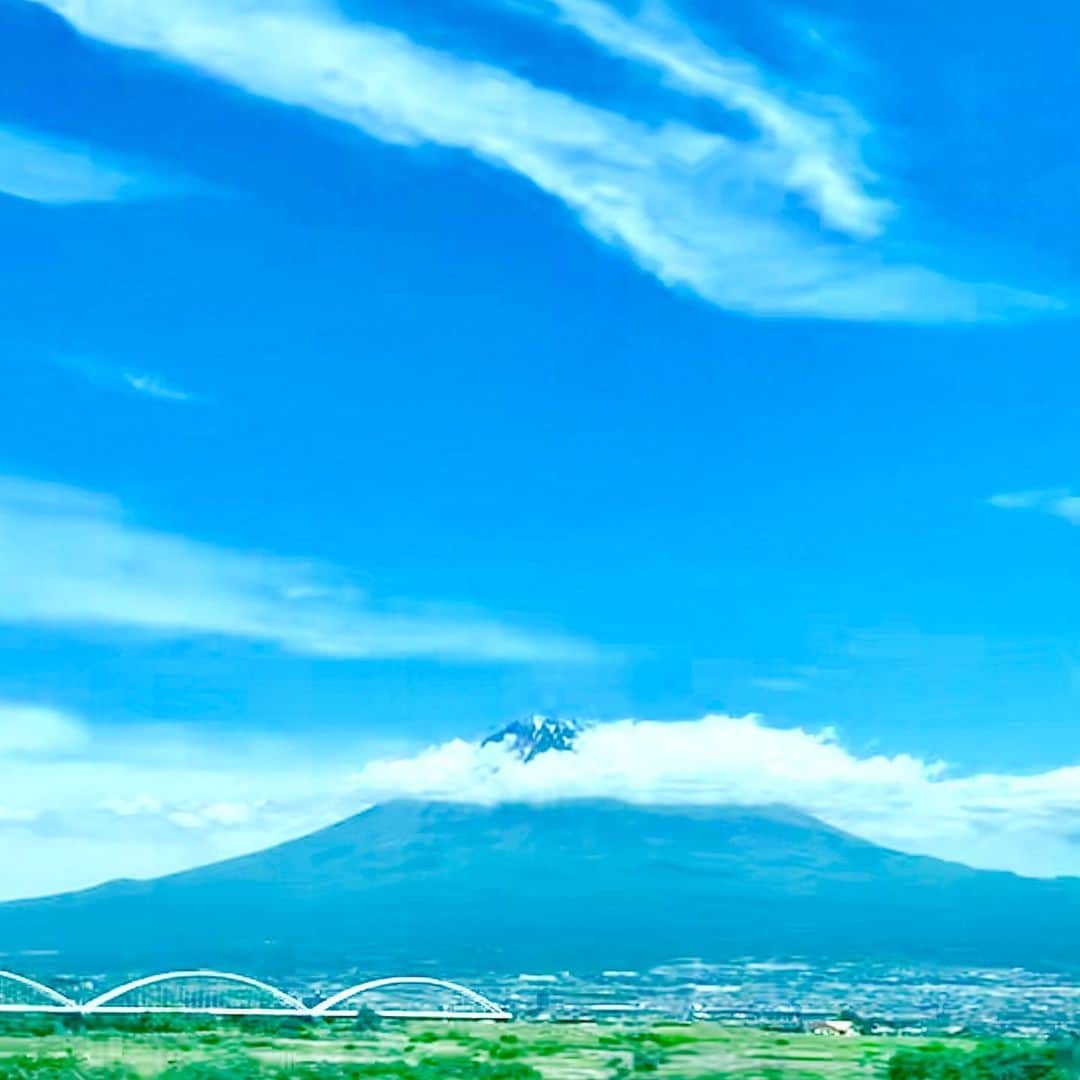松尾貴史さんのインスタグラム写真 - (松尾貴史Instagram)「本日の富士様。 （私には）久々にお姿を現されました。  13時55分ぐらいから、#毎日放送「 #ちちんぷいぷい 」 #生放送 に出演致します。  #富士山 #mbs #松尾貴史 #ぷいぷい #大阪」6月17日 12時39分 - kitsch.matsuo