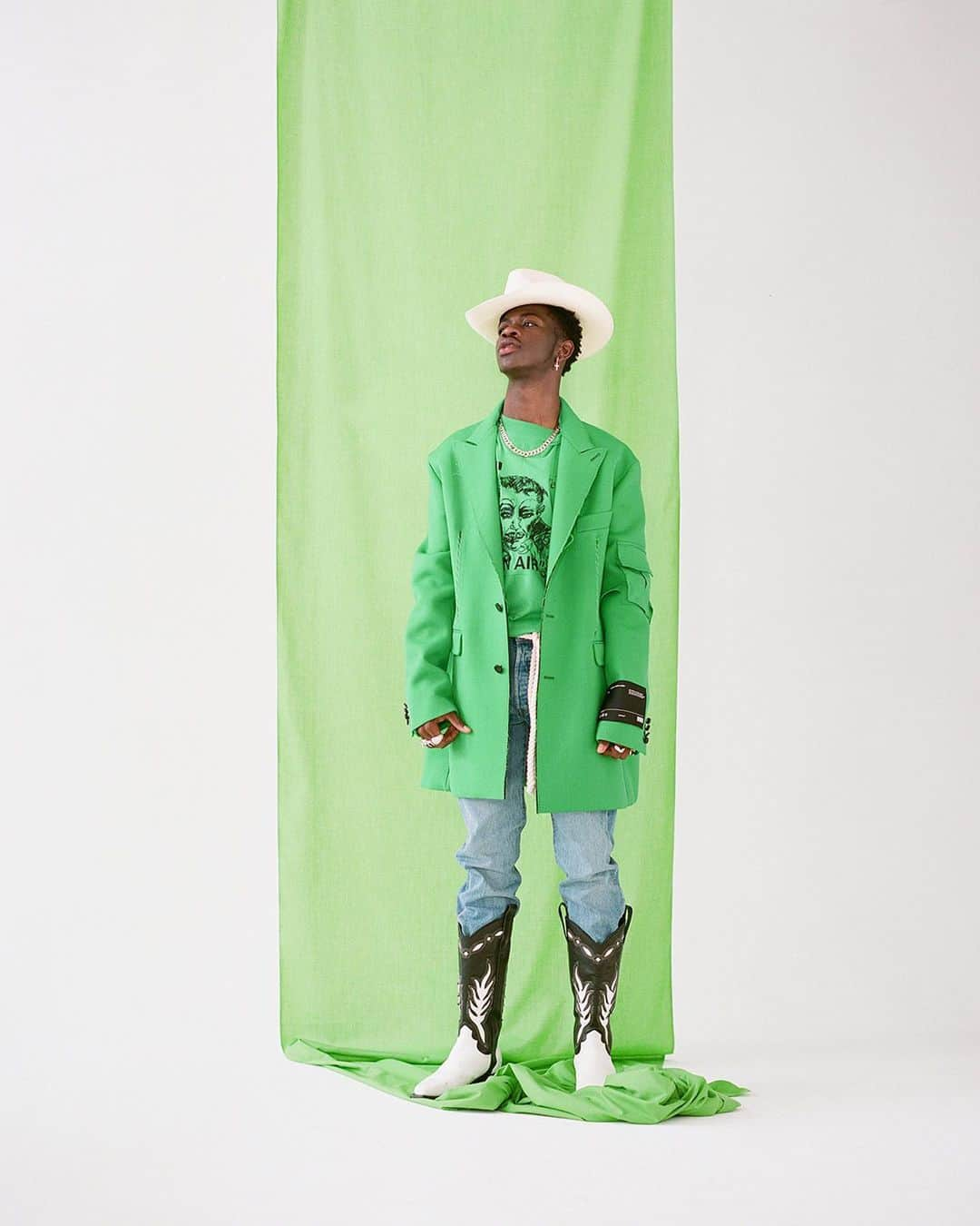 Teen Vogueさんのインスタグラム写真 - (Teen VogueInstagram)「"Taking care of myself? What do you mean? I'm just going along; I'm figuring it out as I go." Who wants to volunteer as @LilNasX's self-care tutor? 🙋🏻‍♀️ (link in bio) 📸: @camilafalquez ✍🏽: @_lakinimani Stylist: @henson Groomer: @naivashaintl」6月17日 12時45分 - teenvogue