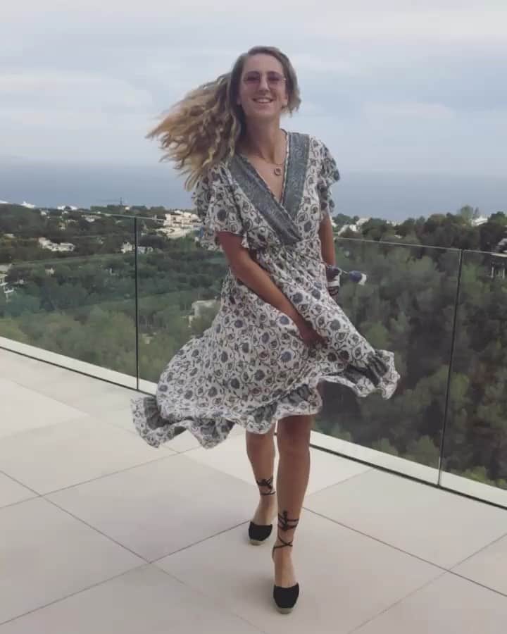 ビクトリア・アザレンカのインスタグラム：「Baila 💃🏼」