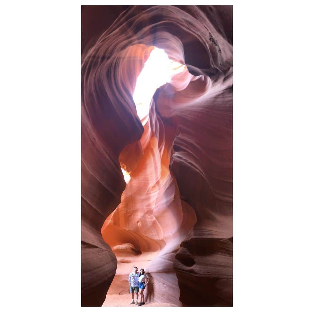 レスリー＝アン・ハフさんのインスタグラム写真 - (レスリー＝アン・ハフInstagram)「I don’t think I’ll ever recover from the beauty of the Slot Canyons in Antelope Canyon, Navajo Nation . 📸 by our awesome guide @_raymondmchee We were so lucky to be guided by him in these caves. Check out his insta for some breathtaking photography!」6月17日 4時03分 - leslieannehuff