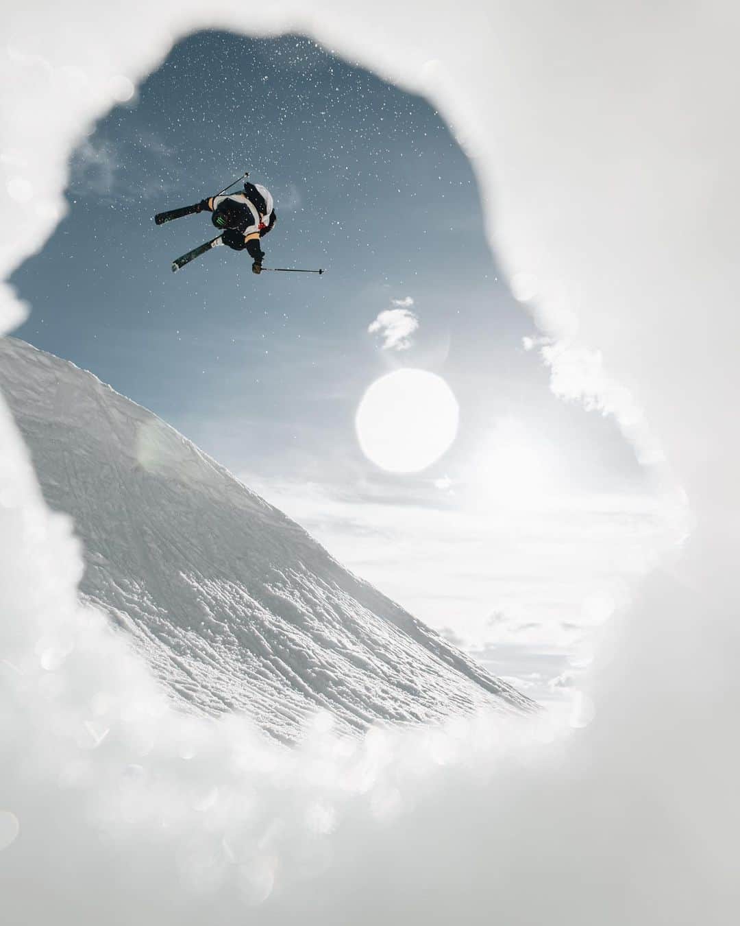 モンスターエナジーさんのインスタグラム写真 - (モンスターエナジーInstagram)「@hharlaut prefers to get his daily dose of vitamin D above the clouds ✈️ ⠀⠀⠀⠀⠀⠀⠀ #MonsterEnergy #Ski #Skiing」6月17日 4時04分 - monsterenergy