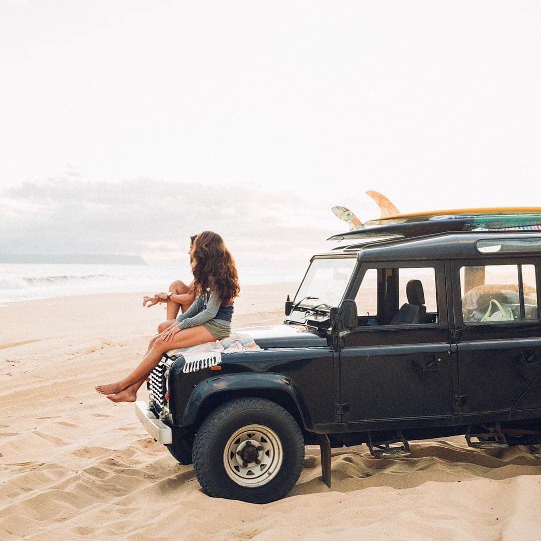 PAUL HEWITTさんのインスタグラム写真 - (PAUL HEWITTInstagram)「Nothing behind me, everything ahead of me, as is ever so on the road. 🌊💫⚓️ (photo @chelseakauai) #getAnchored #paulhewitt __ #beach #friends #future #car #coast #ocean #maritime #sand #sun #sunisup #womenswatch #womensinspiration #surfboard #surfing」6月17日 4時00分 - paul_hewitt