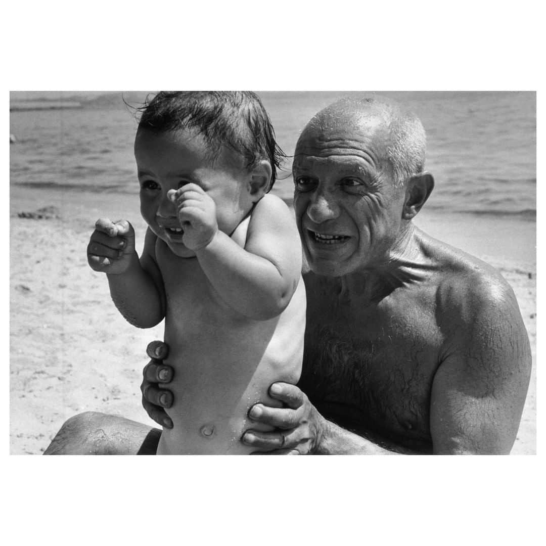 Magnum Photosさんのインスタグラム写真 - (Magnum PhotosInstagram)「Pablo Picasso with his son Claude. Golfe-Juan. France. August, 1948. . © #RobertCapa © @icp/#MagnumPhotos . #Picasso #PabloPicasso」6月17日 4時00分 - magnumphotos