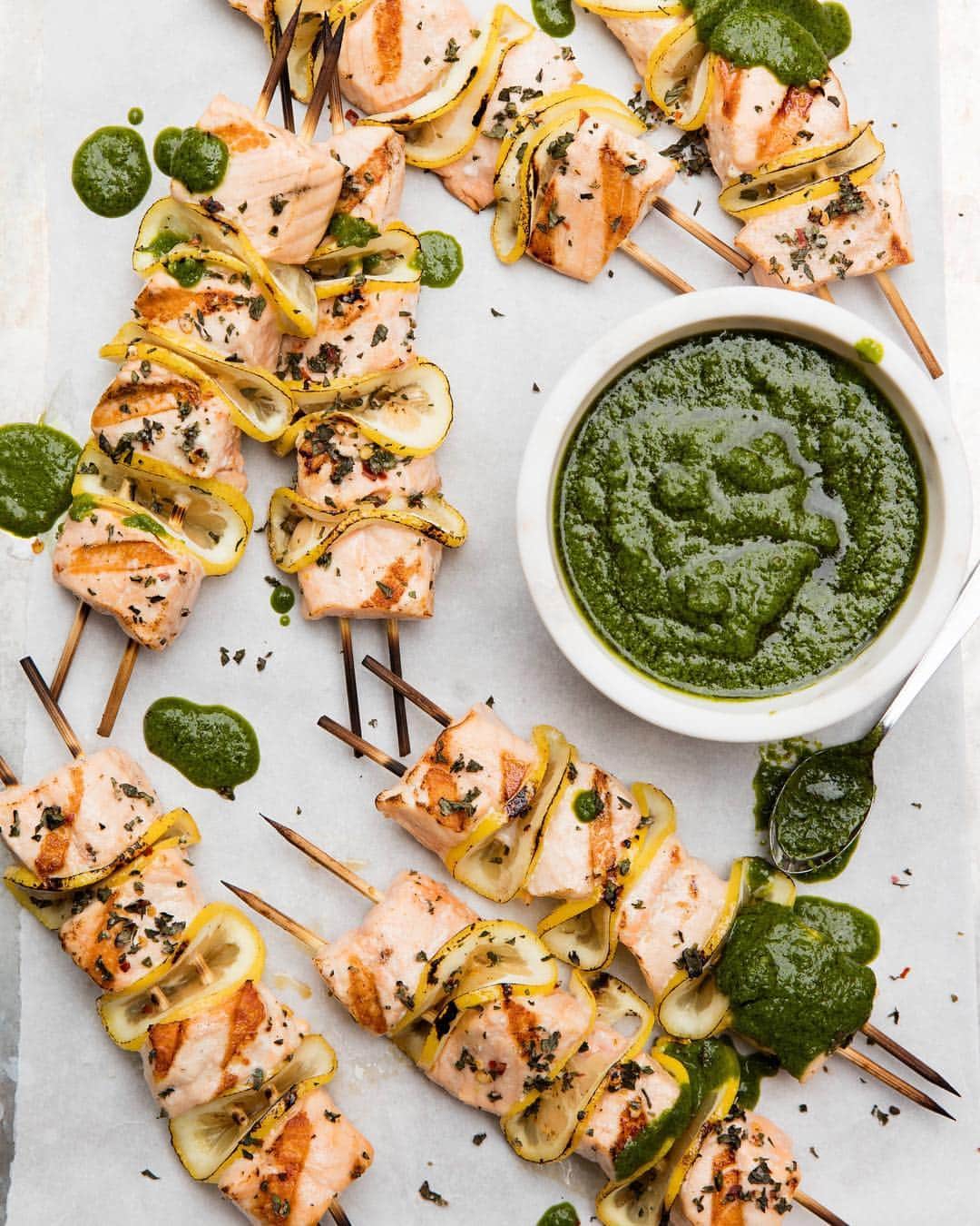 Gaby Dalkinさんのインスタグラム写真 - (Gaby DalkinInstagram)「Grilled Salmon Skewers on tap for dinner tonight & part of this weeks meal plan! Grab all 5 nights of recipes and all the other bits and bobs with the link in my profile! 🧡」6月17日 4時01分 - whatsgabycookin