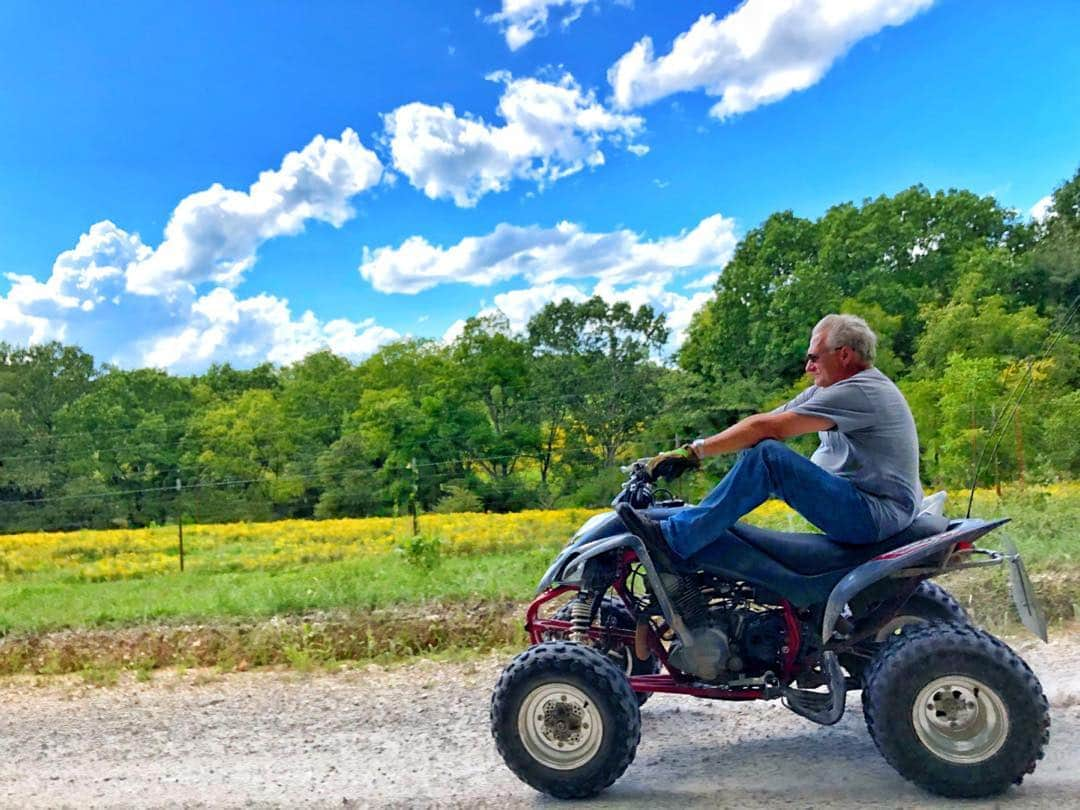 ルーカス・グラビールさんのインスタグラム写真 - (ルーカス・グラビールInstagram)「He taught me how to drive.  Scared me how to rebel He lives to be outside Son of a preacher raising Hell.  Happy Fathers Day.」6月17日 4時27分 - mrgrabeel