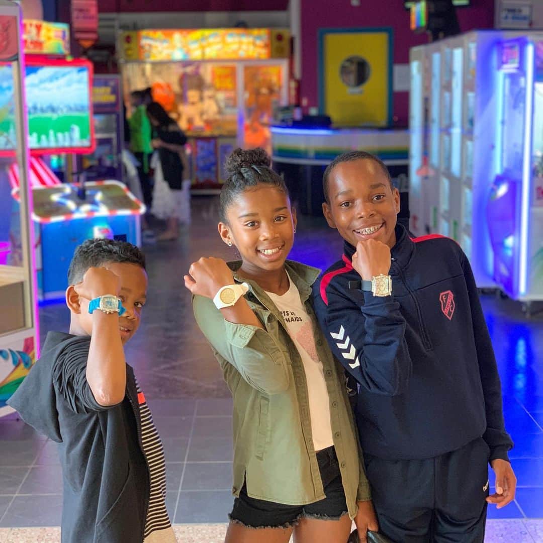ウルビー・エマヌエルソンのインスタグラム：「Gang Gang 😎 Sunday Funday 🎉🎉#fathersdayandbday  #son #daughter #nephew #winners」