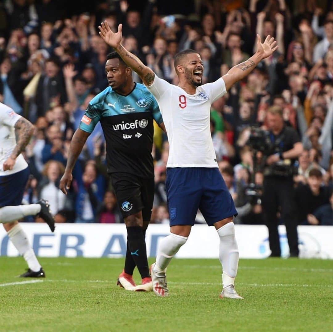 F2Freestylersのインスタグラム：「GET IN THERE JEZZA!!! BANGING 2 GOALS IN THE FIRST HALF ⚽️⚽️ @socceraid @unicef_uk #Socceraid」