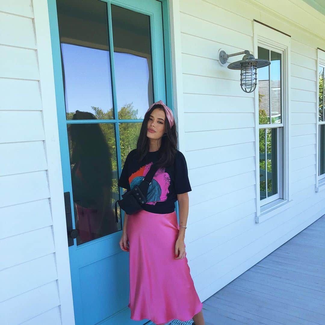 のインスタグラム：「It’s my last day in South Carolina for awhile until (hopefully) @therighteousgemstones gets a season 2 (watch it on @hbo in August Adam’s in it!). Thank you to everyone who made it feel like home 🌴」