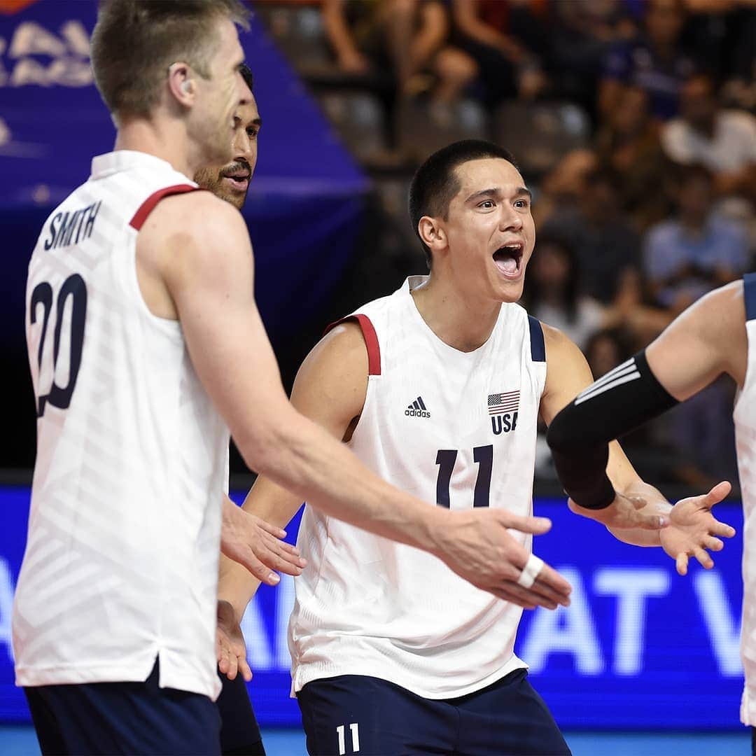 USA Volleyballさんのインスタグラム写真 - (USA VolleyballInstagram)「🎉Whoop Whoop! 🎉 The U.S. Men 🇺🇸 won an exciting match over France 🇫🇷, 23-25, 25-22, 28-26, 27-25 on Sunday at #VNL.  Next stop ✈️ Hoffman Estates, Ill. For matches June 21-23」6月17日 5時11分 - usavolleyball