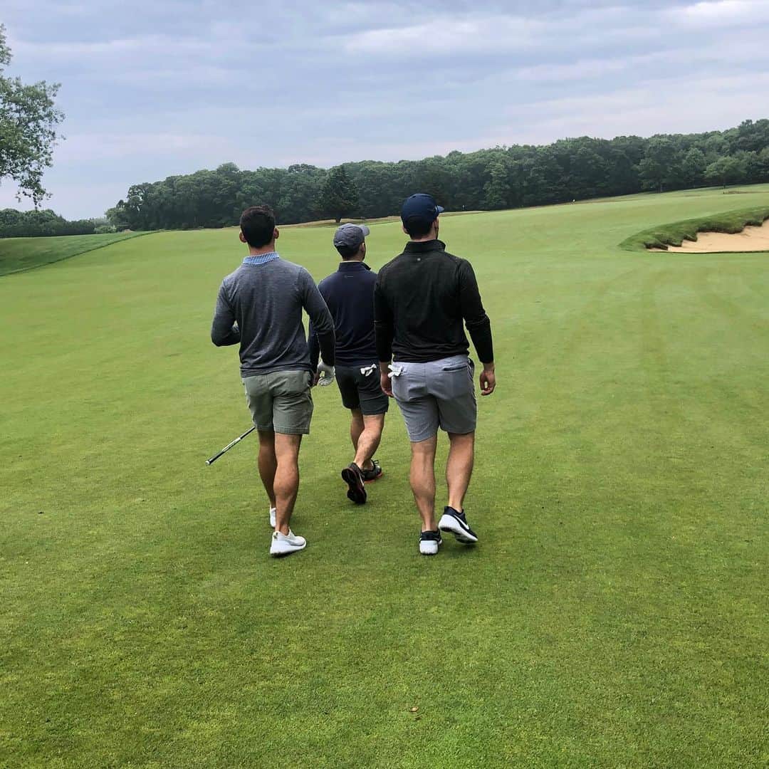 ボビー・ブラウンのインスタグラム：「Thank you @sdplof for being a role model how to be present and parent our children. You rock. #stillworkingonit @dplofker @codyplof @5dukes #biggie」