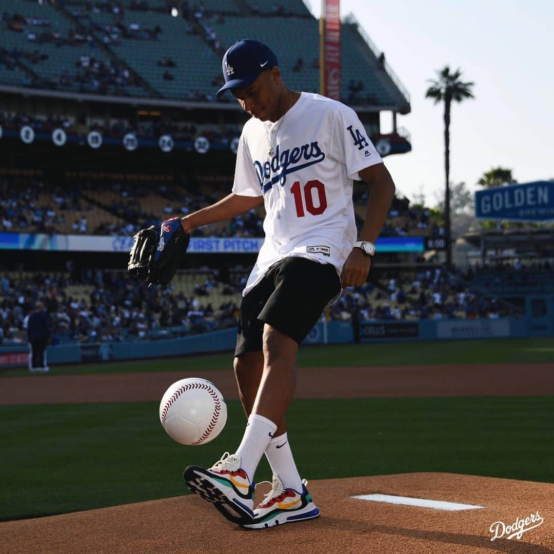 Los Angeles Dodgersさんのインスタグラム写真 - (Los Angeles DodgersInstagram)「First time in LA? @k.mbappe had to stop by Dodger Stadium.」6月17日 5時37分 - dodgers