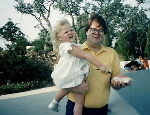 のインスタグラム：「🌟DAD🌟 (He wanted me to touch that gross fish so I could feed the 🐬🐬🐬- I was clearly thrilled)」