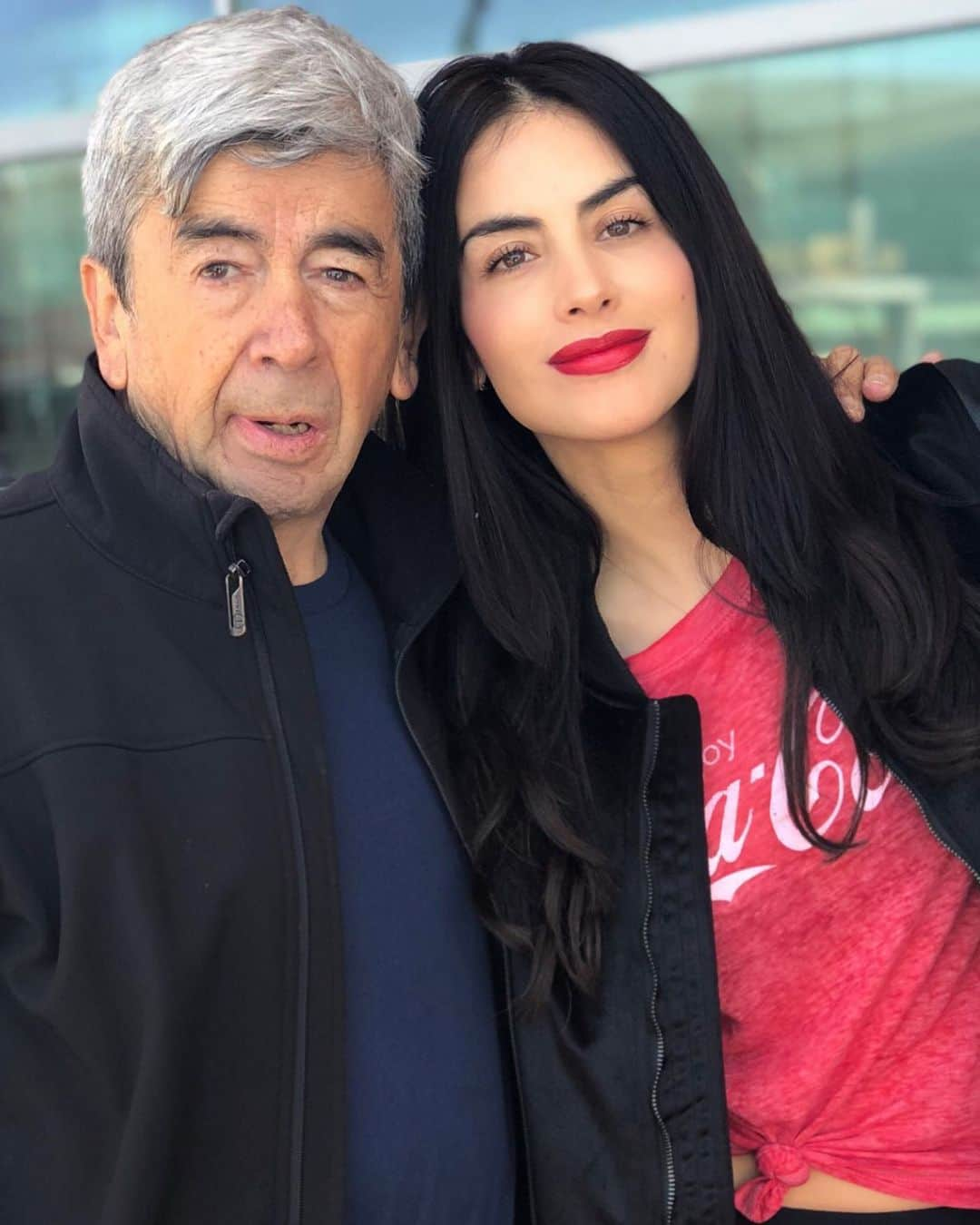 ジェシカ・セディールさんのインスタグラム写真 - (ジェシカ・セディールInstagram)「Feliz día para el padre más especial de todos! ❤️ Mi amado “Cediel” gracias por todas tus enseñanzas.🙏🏻 Estas loco 🙈😜 Y gracias a Dios por regalarte vida para que sigas compartiendo con nosotras💋 Y feliz día a todos los padres del mundo entero! 😍」6月17日 5時43分 - jessicacedielnet