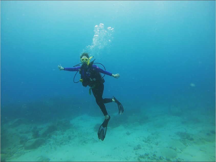 野田彩加さんのインスタグラム写真 - (野田彩加Instagram)「やっぱり海は最高♥️♥️♥️ #diving #license #padi #hawaii #海の中だとポーズ変えないと一緒だよって言われての #3枚目 #ださっ #笑」6月17日 5時46分 - aya.205