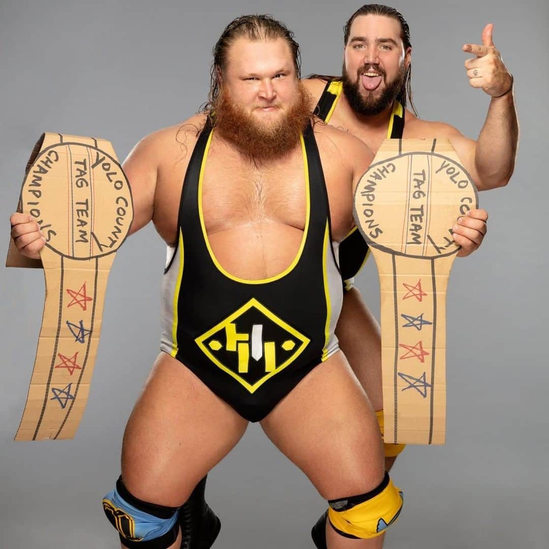 WWEさんのインスタグラム写真 - (WWEInstagram)「#WATCHyourTOEZ! The YOLO County Tag Champs are COMMMMIIINNN'! #HeavyMachinery @otis_wwe @tucker_wwe」6月17日 6時00分 - wwe