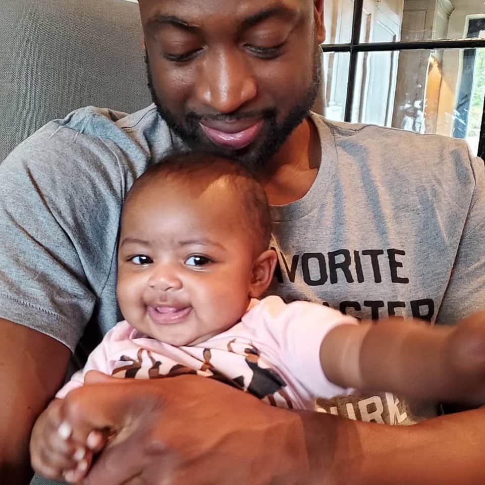 People Magazineさんのインスタグラム写真 - (People MagazineInstagram)「Dwyane Wade and baby Kaavia are all smiles on Father’s Day. 💕 | #Regram @gabunion: “Happy Father's Day my ❤ @dwyanewade”」6月17日 6時00分 - people