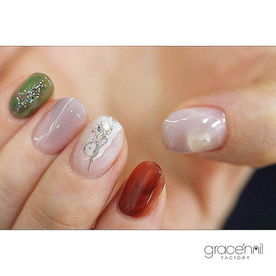 gracenailfactoryさんのインスタグラム写真 - (gracenailfactoryInstagram)「_____ . illumination . . . #nail #nailsalon #naildesign #nailart #gel #gelart #gelnail #ネイル #ネイルデザイン #ネイルアート #ネイリスト #大阪ネイルサロン #グレースネイルファクトリー  #大人ネイル #人気ネイル #大阪ネイル  #堀江ネイル  #四ツ橋ネイル #シンプルネイル #ショートネイル  #夏ネイル #カジュアルネイル #ニュアンスネイル」6月17日 6時03分 - gracenailfactory