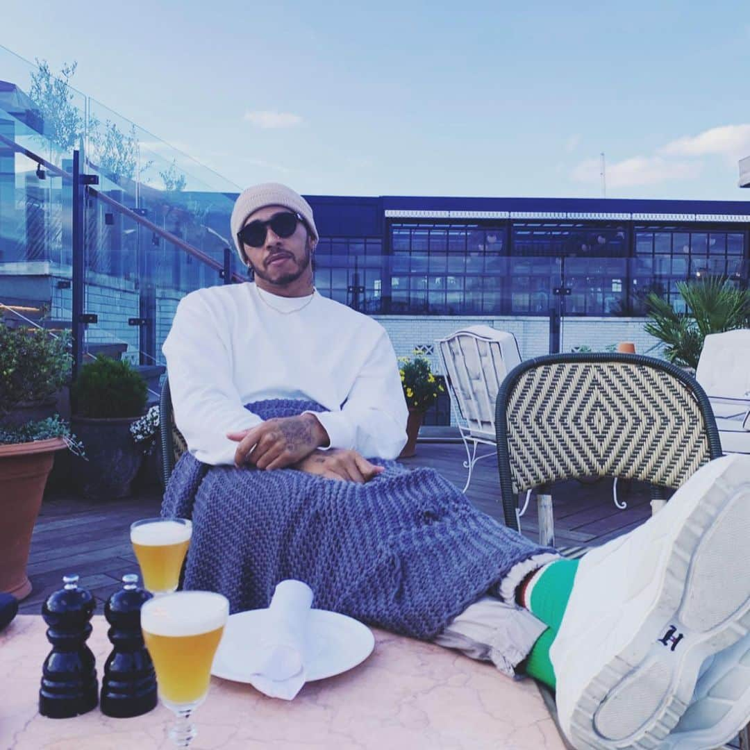 ルイス・ハミルトンさんのインスタグラム写真 - (ルイス・ハミルトンInstagram)「Happy Sunday everyone. Sending you positive waves🌊」6月17日 6時12分 - lewishamilton