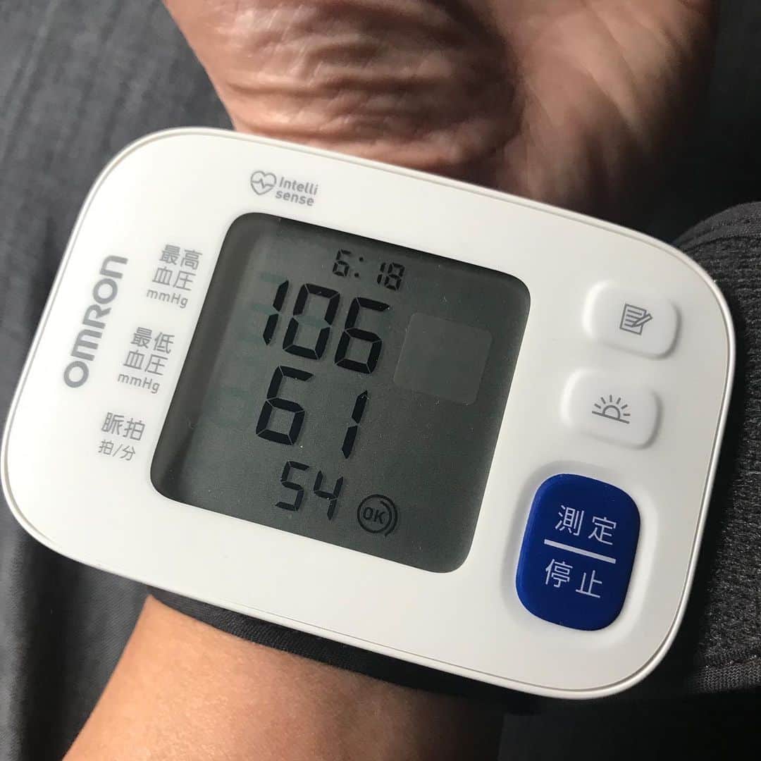江口寿史さんのインスタグラム写真 - (江口寿史Instagram)「父の日に家族から血圧計をもらいました。トホホ。」6月17日 6時21分 - egutihisasi