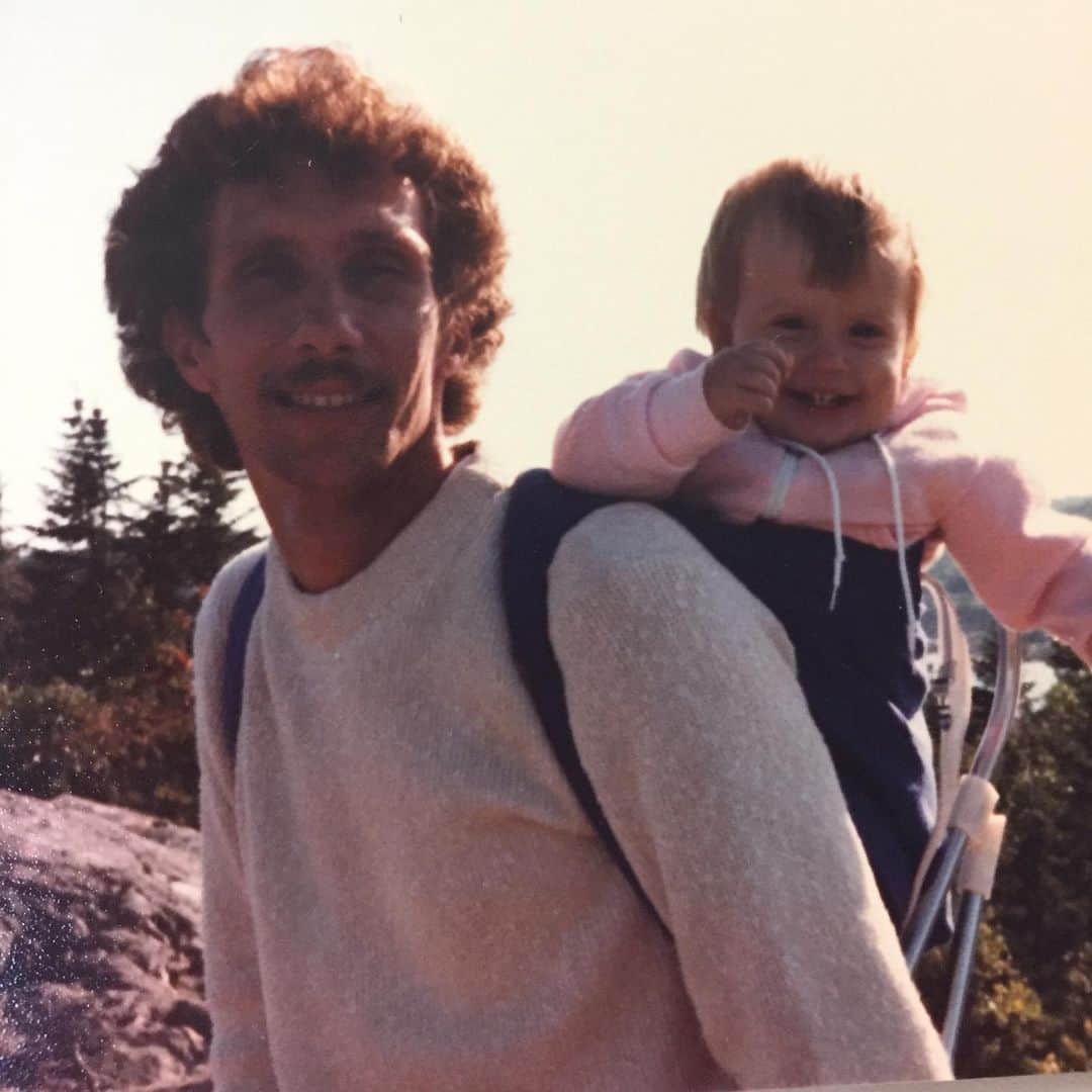 マギー・グレイスのインスタグラム：「Dad passing down his deep love of nature, me laughing at his 80s ‘stache already!  #happyfathersday #startemyoung #theluckiest」