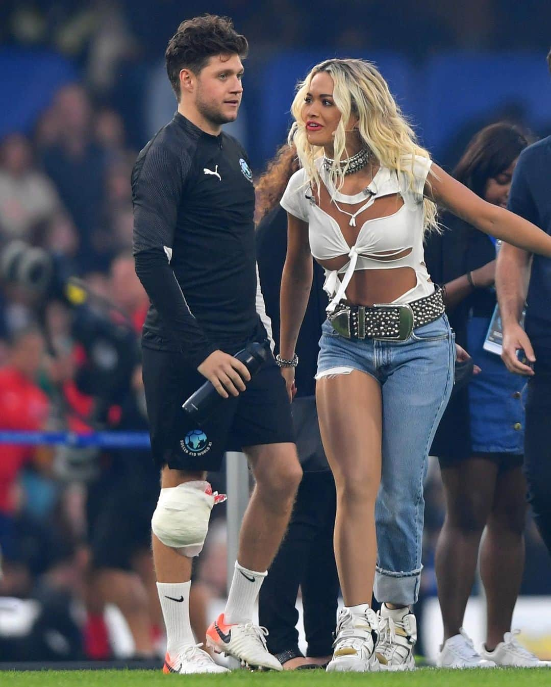 Just Jaredさんのインスタグラム写真 - (Just JaredInstagram)「@niallhoran and @ritaora have a moment on the field during the @socceraid match, just one day after he attended the @armani fashion show. #NiallHoran #RitaOra #SoccerAid Photos: Getty, Stefano Guindini」6月17日 6時34分 - justjared