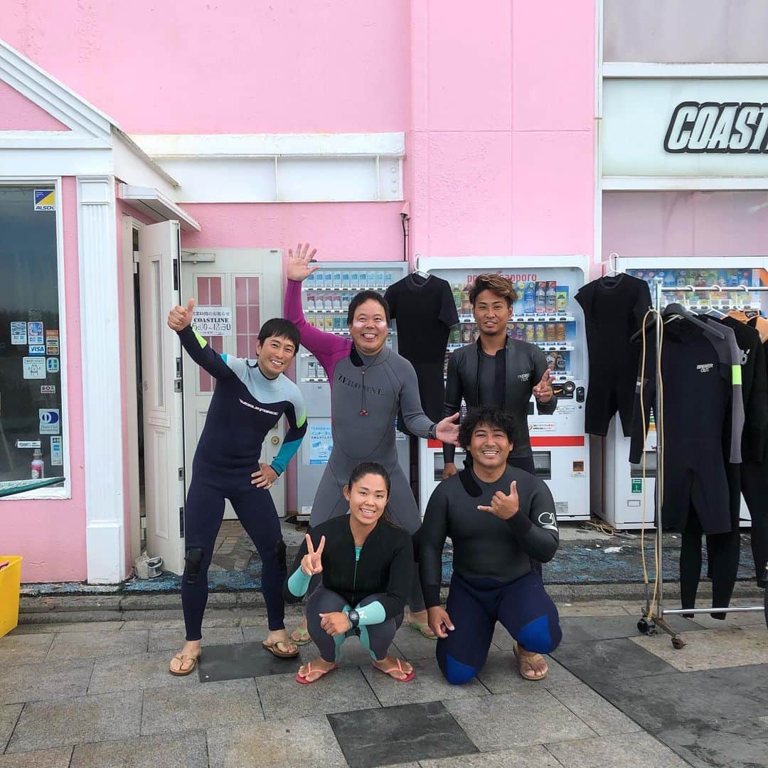 のインスタグラム：「ホンコンサーフクラブ‼︎みんなでサーフィン‼︎﻿ ﻿ ﻿ http://www.surfingschool.jp/﻿ ﻿ #ホンコンサーフクラブ ﻿ #hongkongsurfclub ﻿ #サーフィン ﻿ #波乗り ﻿ #コーストライン ﻿ #coastline」