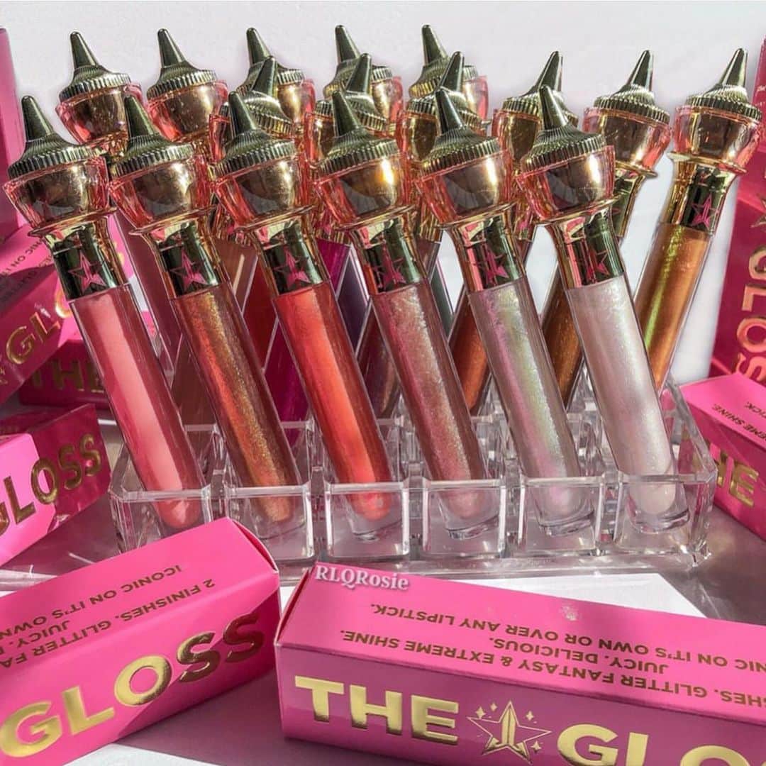 Jeffree Star Cosmeticsさんのインスタグラム写真 - (Jeffree Star CosmeticsInstagram)「THE GLOSS comes in 18 stunning shades with two finished: Glitter Fantasy & Extreme Shine 💖💯 Non-sticky and makes your lips feel so soft... ⚠️ #jeffreestarcosmetics #lipgloss #thegloss swatches by: @rlqrosie」6月17日 6時54分 - jeffreestarcosmetics