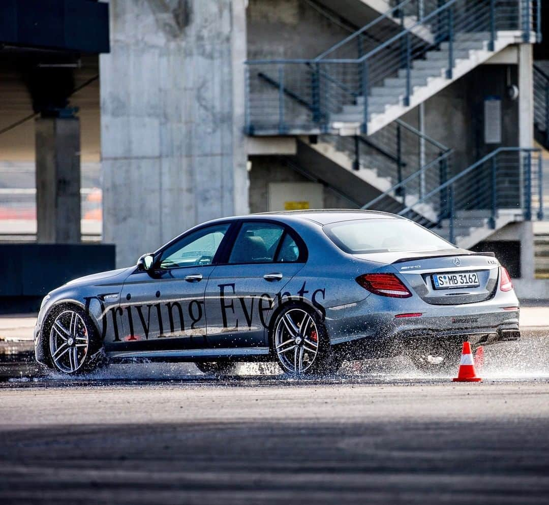 メルセデス・ベンツさんのインスタグラム写真 - (メルセデス・ベンツInstagram)「Be in control of your vehicle at all times. The safety driving course from the Mercedes-Benz Driving Events will unlock your true potential as a driver by pushing you to the limit. [Mercedes-AMG E 63 S 4MATIC+ | Kraftstoffverbrauch kombiniert: 10,8 l/100 km | CO₂-Emissionen kombiniert: 245 g/km | mb4.me/nefz]  #MBdrivingevents #drivingevents #safetytraining #thebestornothing #AMG #E63S #AMGperformance #drivingperformance  #instacar #AMGfamily #carsofinstagram」6月17日 6時55分 - mercedesbenz