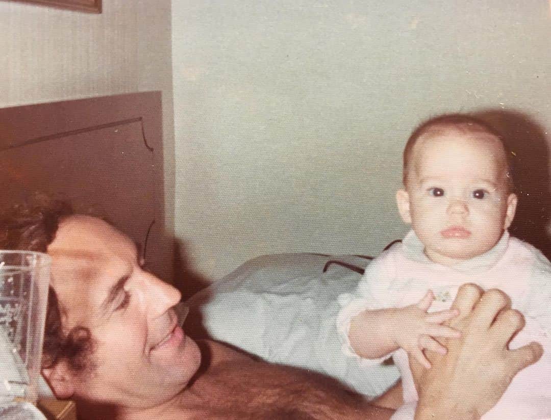 エリザベス・リーサーのインスタグラム：「Happy Father’s Day @johndreaser . I love you Dad.」
