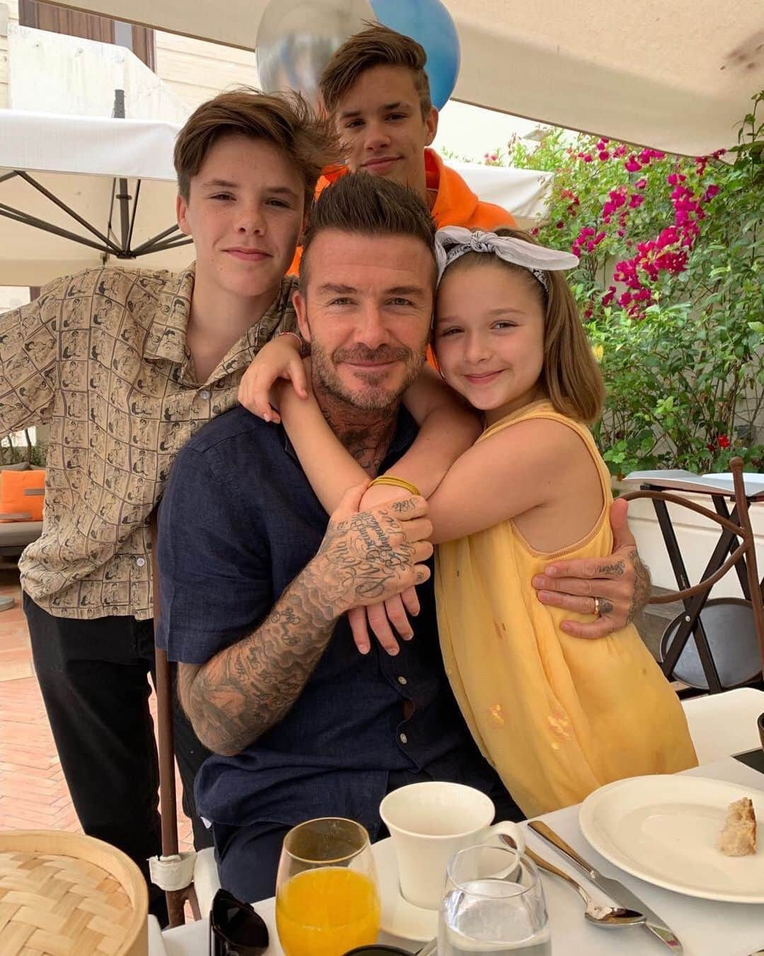 People Magazineさんのインスタグラム写真 - (People MagazineInstagram)「David Beckham spent his Father’s Day with family. 💕 | #Regram @victoriabeckham: “Truly the best daddy in the world x we love u so much x kisses @davidbeckham x”」6月17日 7時22分 - people