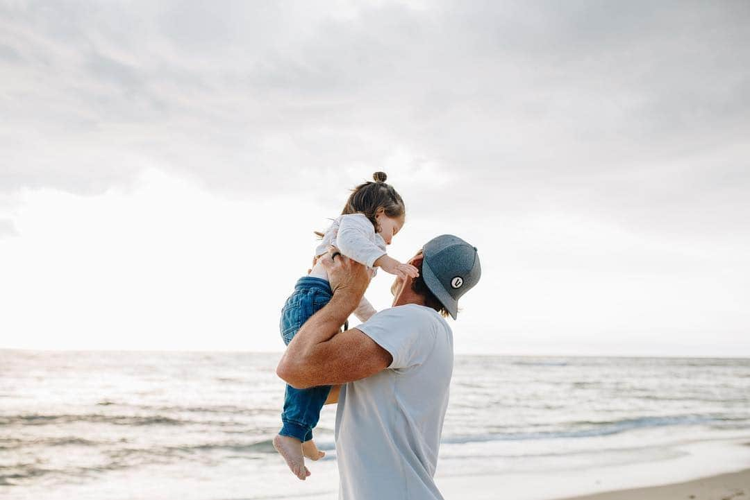 クリスティン・ヒルデブランドさんのインスタグラム写真 - (クリスティン・ヒルデブランドInstagram)「Rhett adores him. I adore him. We’re so lucky to have him as Rhett’s dada, leading and loving us both the amazing way that he does❤️ 📷: @hannah_claire_photography #fathersday #bestillmyheart」6月17日 7時28分 - _kristinhildebrand