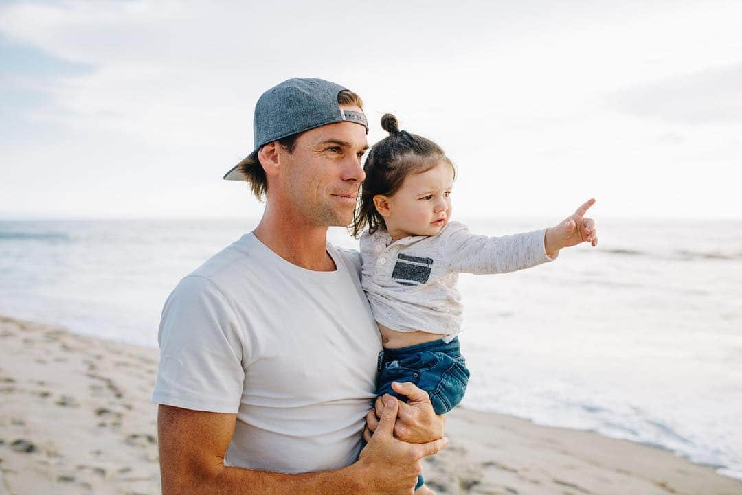 クリスティン・ヒルデブランドさんのインスタグラム写真 - (クリスティン・ヒルデブランドInstagram)「Rhett adores him. I adore him. We’re so lucky to have him as Rhett’s dada, leading and loving us both the amazing way that he does❤️ 📷: @hannah_claire_photography #fathersday #bestillmyheart」6月17日 7時28分 - _kristinhildebrand