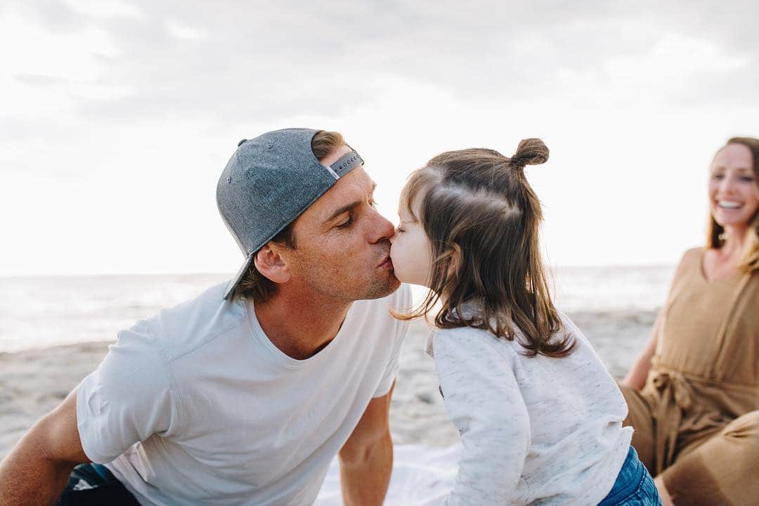 クリスティン・ヒルデブランドのインスタグラム：「Rhett adores him. I adore him. We’re so lucky to have him as Rhett’s dada, leading and loving us both the amazing way that he does❤️ 📷: @hannah_claire_photography #fathersday #bestillmyheart」