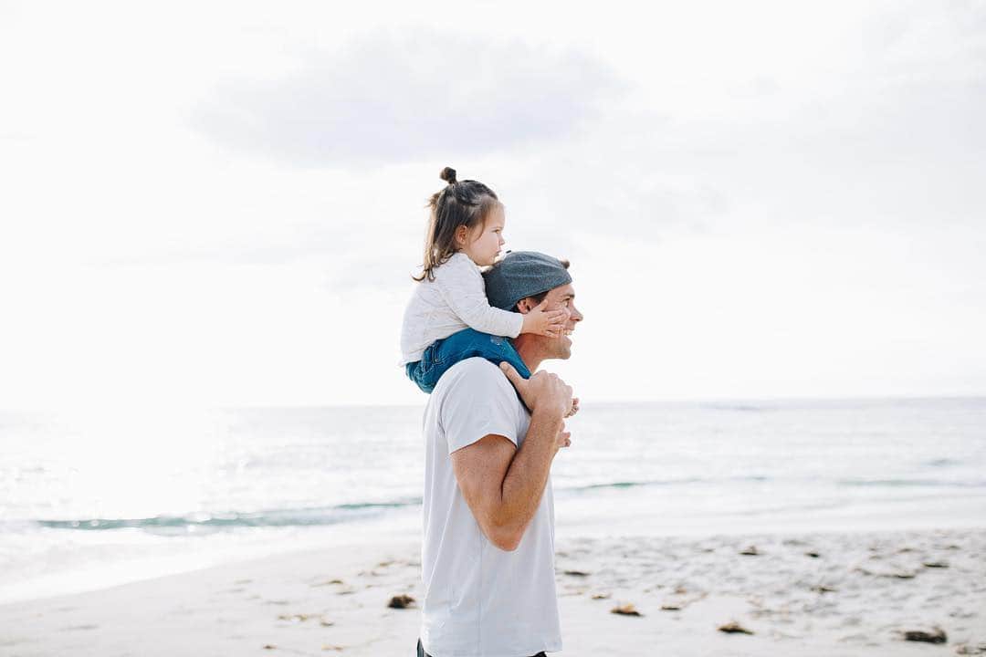 クリスティン・ヒルデブランドのインスタグラム：「Because, Father’s Day. ❤️❤️❤️❤️ 📷: @hannah_claire_photography #myheart #fathersday」