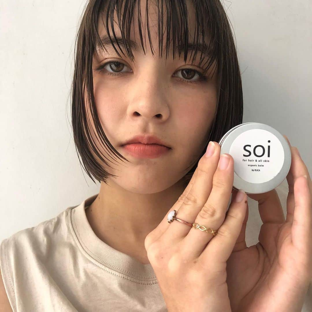 ELICA COLLECTIONさんのインスタグラム写真 - (ELICA COLLECTIONInstagram)「soibalmウェット感◎ #抜け感 #透明感 #ヘアケア #ヘアバーム  #ショート #シアバター #濡れ感 #soi #elica #ミツロウ #ナチュラルバーム #カジュアル #soioil #soibalm #アットコスメ #ヘアオイル #ヘアーワックス」6月17日 13時06分 - soi_haircare