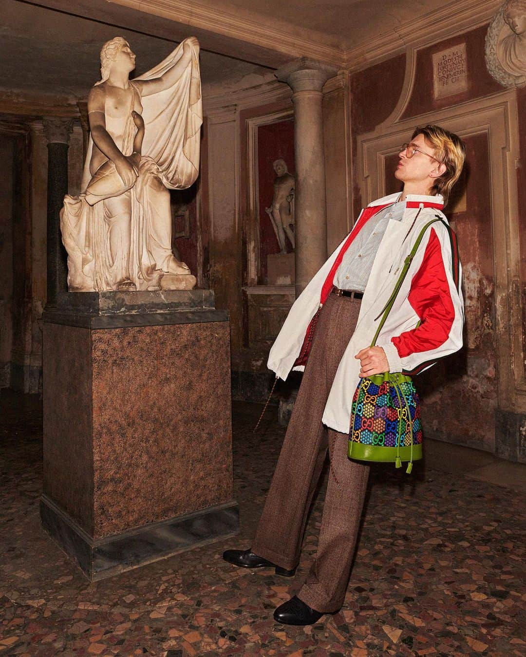 HYPEBEASTさんのインスタグラム写真 - (HYPEBEASTInstagram)「@hypebeaststyle: @gucci’s Cruise 2020 campaign features familiar house motifs, rich patterns and lavish fabrication, appear on models thrusting themselves into unconventional poses. Stockists like @ssense will offer the new collection alongside Gucci’s web store and boutiques in the coming months. Head to the link in our bio to take a look at the entire campaign. Photo: Gucci」6月17日 13時06分 - hypebeast