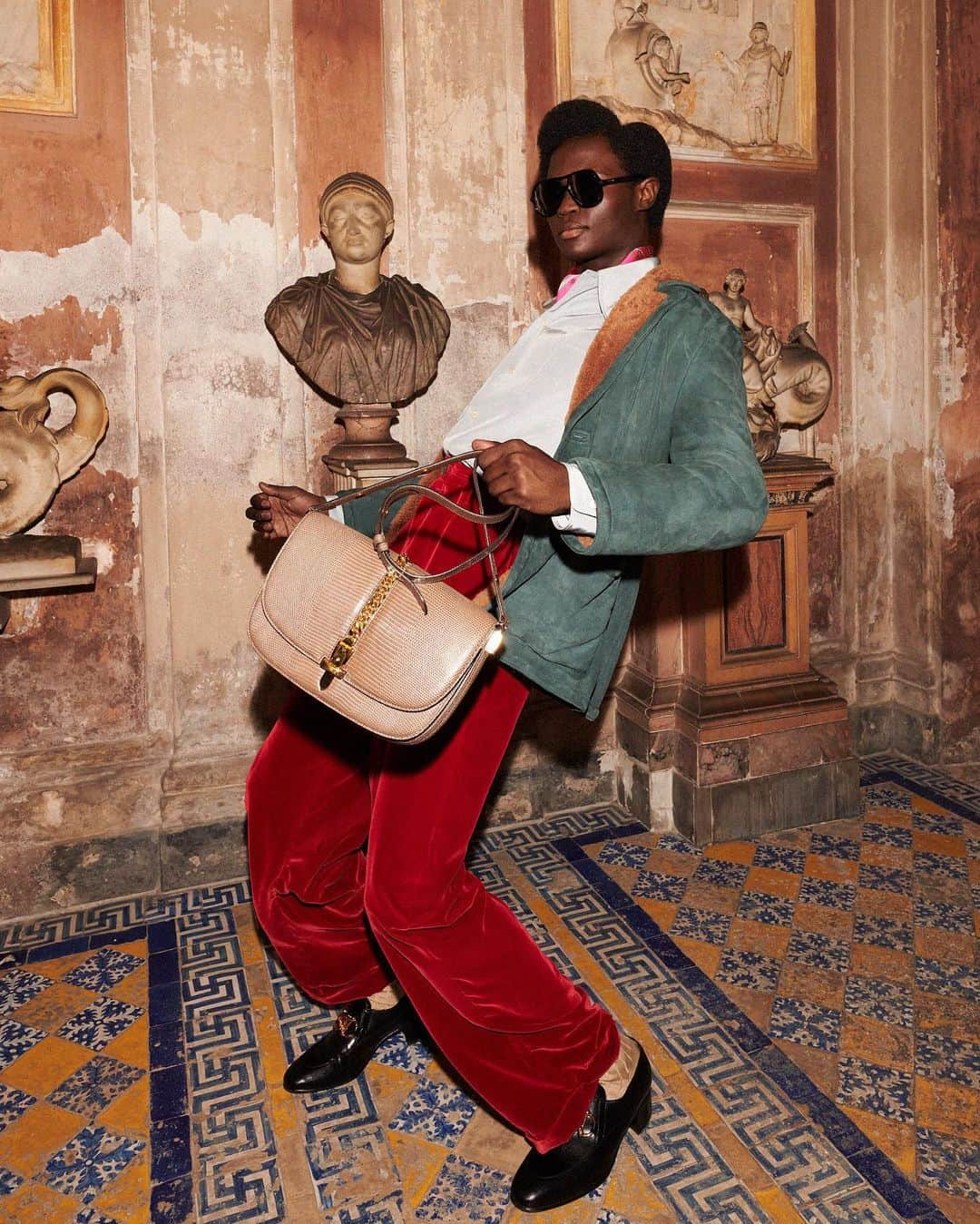 HYPEBEASTさんのインスタグラム写真 - (HYPEBEASTInstagram)「@hypebeaststyle: @gucci’s Cruise 2020 campaign features familiar house motifs, rich patterns and lavish fabrication, appear on models thrusting themselves into unconventional poses. Stockists like @ssense will offer the new collection alongside Gucci’s web store and boutiques in the coming months. Head to the link in our bio to take a look at the entire campaign. Photo: Gucci」6月17日 13時06分 - hypebeast