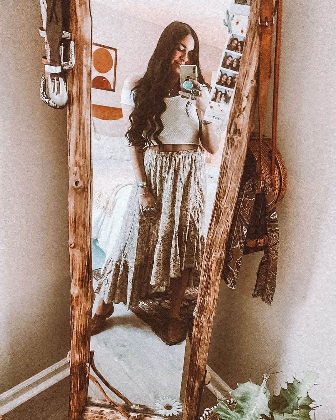 SPELLさんのインスタグラム写真 - (SPELLInstagram)「Morning outfit choices 💭loves this look featuring our Lioness Ruched Skirt by @thethrifty_bohemian」6月17日 7時37分 - spell