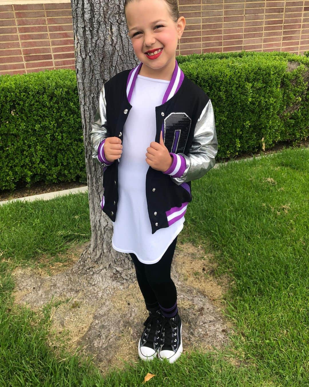 ジョディ・スウィーティンさんのインスタグラム写真 - (ジョディ・スウィーティンInstagram)「Not only was today Father’s Day, but Bea also had her dance recital today! She was so great!! And then breakfast for lunch with Pops to celebrate him. Happy Sunday! #momlife #wannabedancemom #likemotherlikedaughter👭」6月17日 7時52分 - jodiesweetin