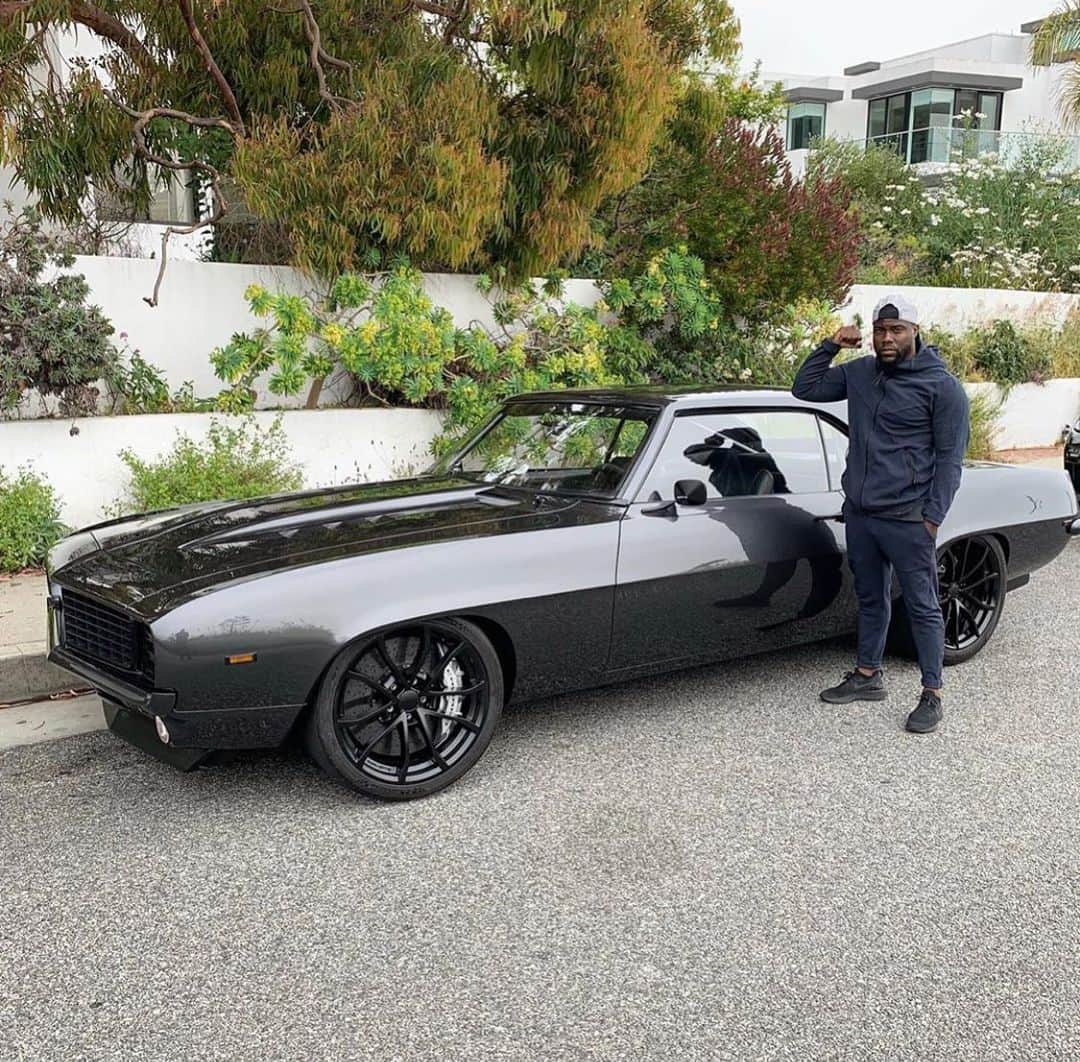 Classics Dailyさんのインスタグラム写真 - (Classics DailyInstagram)「Welcome @Kevinhart4real to the Muscle Car Family.  Congrats on the purchase of @Donovan962’s  beautiful ‘69 Camaro!  _ #classiccar #musclecar #hotrod #ls7 #restomod #classicsdaily #streetrod #protouring #streetcar #customcar #camaro #69camaro #chevycamaro #prostreet  #hotrods #classiccars #customcars #musclecars #americanmusclecars #hotrodsandmusclecars #americanmuscle #classicmuscle #classicchevy #camarors #camaross #1969camaro #68camaro #1968camaro #454ss」6月17日 7時53分 - classicsdaily