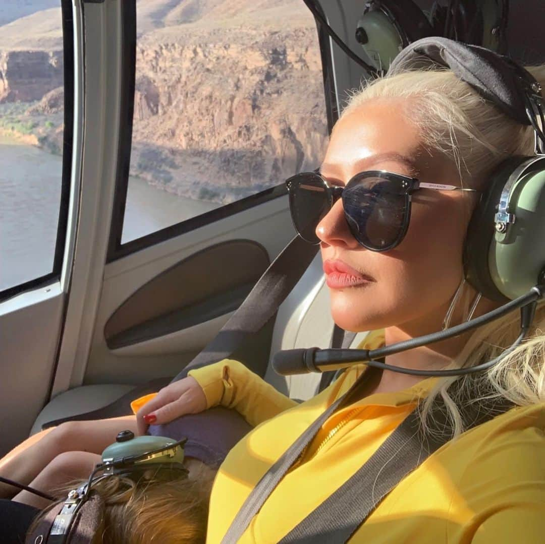 クリスティーナ・アギレラさんのインスタグラム写真 - (クリスティーナ・アギレラInstagram)「Grand Canyon helicopter/ picnic trip for Father’s day!!☀️🚁💞 Much love to all you celebrating today!」6月17日 7時57分 - xtina