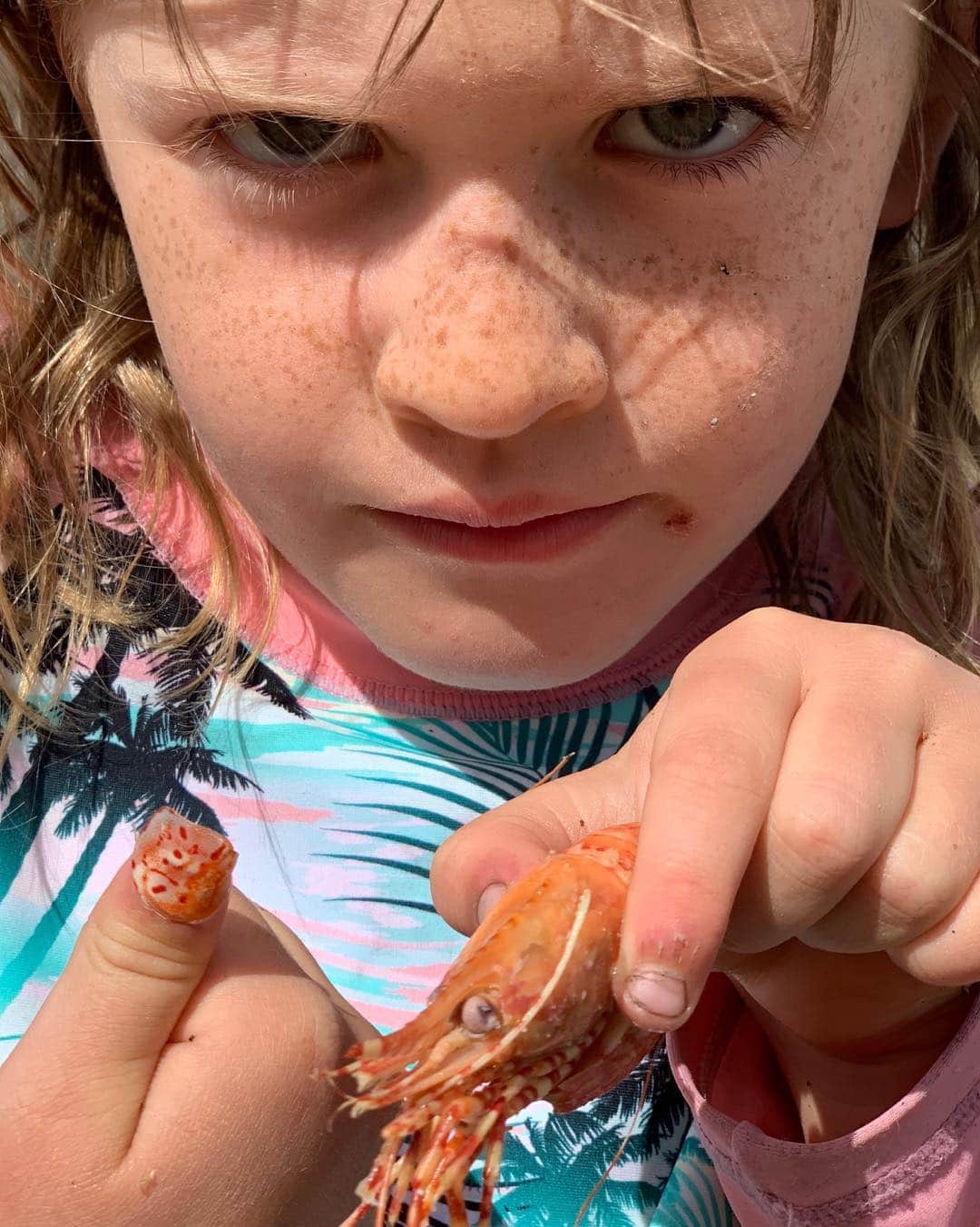 ミーシャ・コリンズさんのインスタグラム写真 - (ミーシャ・コリンズInstagram)「Maison used Elmer’s glue and the shell of a shrimp to make a press-on nail just now. Moments like this make me glad to be a dad. #happyfathersday.」6月17日 8時26分 - misha