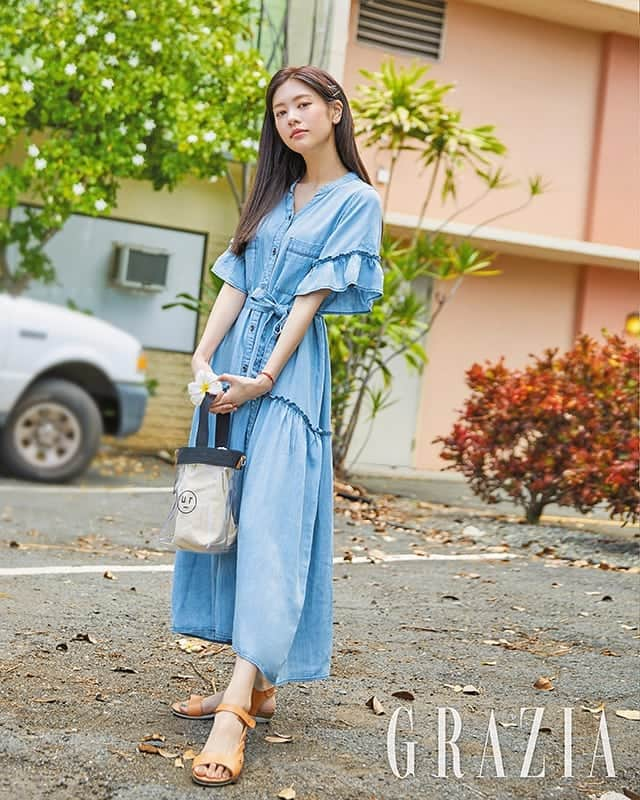 Just a girlさんのインスタグラム写真 - (Just a girlInstagram)「Jung SoMin @somin_jj ❤ for Grazia Magazine June Issue . . . . . . . #정소민 #JungSoMin #김윤지 #KimYoonJi #koreandrama #kdrama #koreangirl #kdramas#asiangirl #맞팔 #셀스타그램 #셀카 #얼스타그램 #데일리 #선팔 #인스타그램  #l4l #f4f  #like4like  #おしゃれ #オシャレ #いいね返し #フォロー #韓国人 #韓国 #セルカ #自撮り #ファッション #フォロー」6月17日 8時22分 - cecithegirl