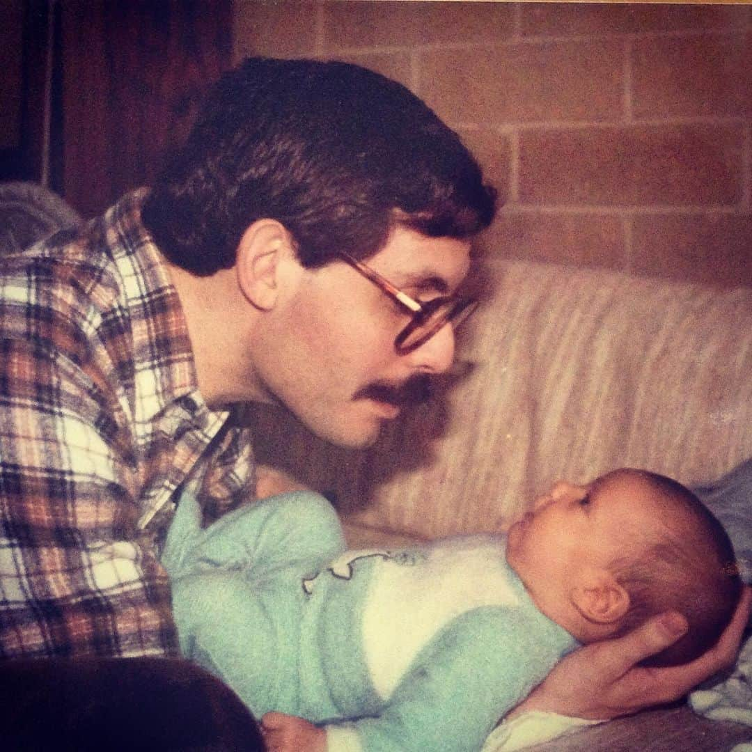 ダニエラ・ルーアさんのインスタグラム写真 - (ダニエラ・ルーアInstagram)「Happy Father’s Day (US) to this wonderful man! Best pops I could ask for... And no I was not raised by Freddie Mercury. . Feliz Dia do Pai (EUA) a este maravilhoso homem! O melhor pai para mim... e não, não cresci com o Freddie Mercury. . #fathersday #pops #dad #pai #paizão #daughter #fatheranddaughter #parents」6月17日 8時35分 - danielaruah